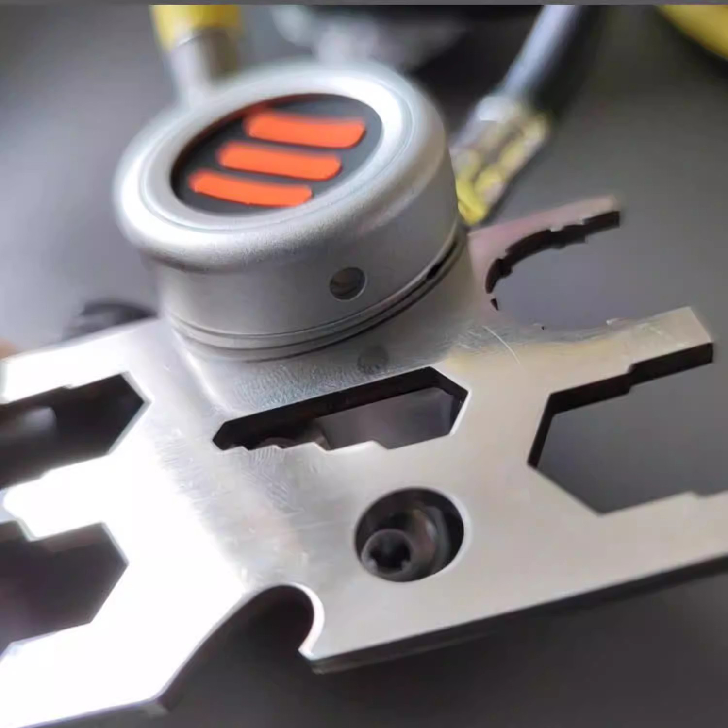 Zestaw śrubokrętów do regulato – Multitool Credit Card recenzja i cena